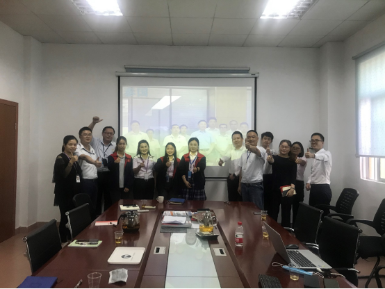 华体会在线登陆-华体会（中国）软件与炎墨合影